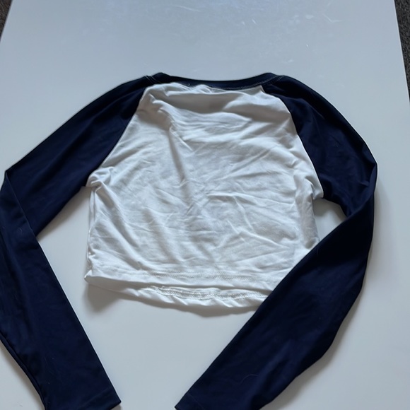 Never worn. Xs shein crop long sleeve. - Picture 4 of 4